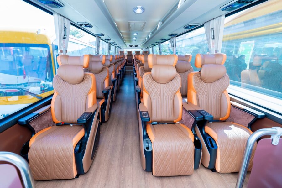 Khoang ghế Limousine nhập khẩu bên trong xe bus KIMLONG99-N29